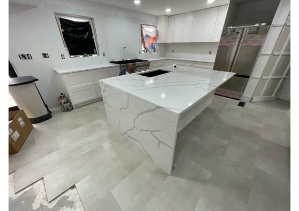 Calacatta Lazaro / Installed (Limited Supply  !)
