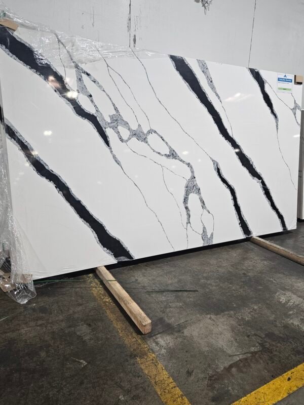 Calacatta Aventus (Jumbo 139x79 Avg 76.25 sq.ft slab size) Cosmos